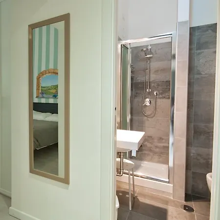 לינה וארוחת בוקר Gallery 101 3*