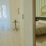 Gallery 101 3*